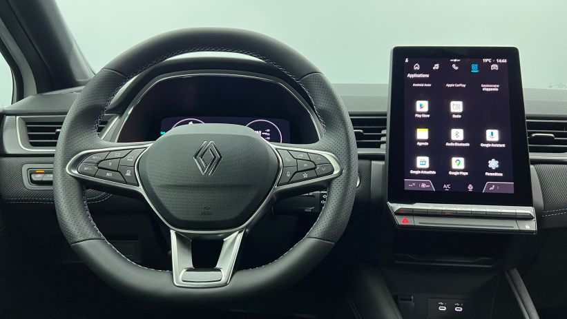 Aperçu du véhicule : E-Tech full hybrid 160 ch esprit Alpine Blanc Nacré - Toit Noir Etoilé avec 1100€ d'équipements inclus