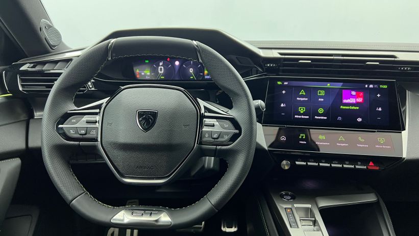 Aperçu du véhicule : BlueHDi 130ch S&S EAT8 GT Gris Artense avec 4500€ d'équipements inclus