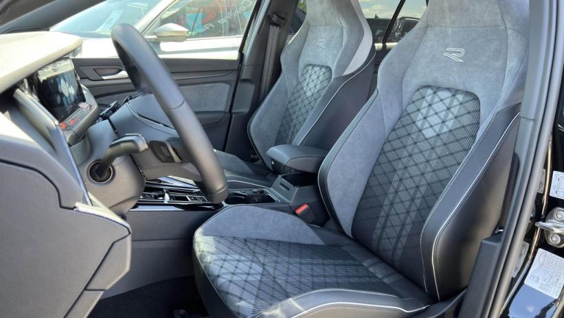 Aperçu du véhicule : R-LINE 2.0 TDI 150CV DSG 7  + LED MATRIX + JA 18 + NEUF 0KM