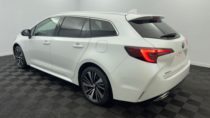 Aperçu du véhicule : Hybride 178ch Design Blanc Lunaire nacré avec 2590€ d'équipements inclus