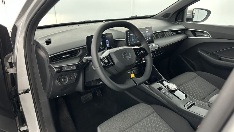 Aperçu du véhicule : 1.5 L Hybrid+ 195ch Standard