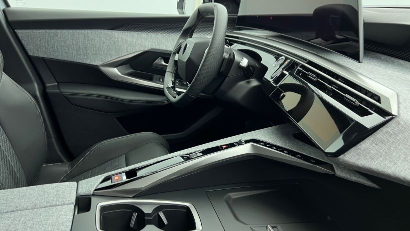 Aperçu du véhicule : Hybrid 145 e-DCS6 GT Gris Artense avec 4750€ d'équipements inclus