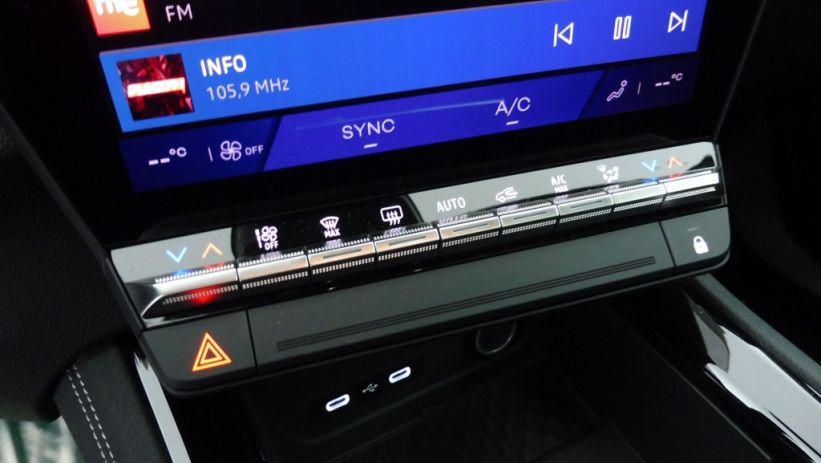 Aperçu du véhicule : 1.2 E-TECH FULL HYBRID 200CH TECHNO - 24