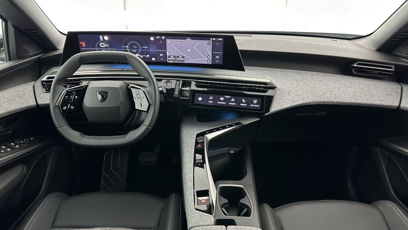 Aperçu du véhicule : III 1.2 Hybrid 145ch Allure e-DCS6