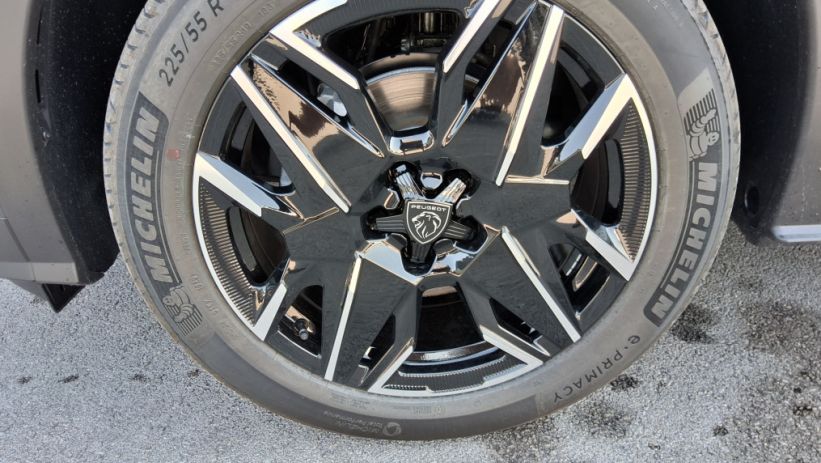 Aperçu du véhicule : 3008 Hybrid 145 e-DCS6 GT Exclusive