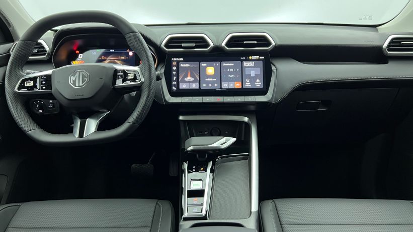 Aperçu du véhicule : 1.5 L Hybrid+ 197 ch Luxury Pebble Black avec 650€ d'équipements inclus