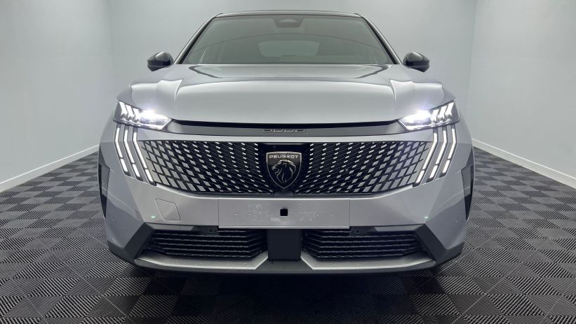 Aperçu du véhicule : Hybrid 145 e-DCS6 GT Gris Artense avec 5550€ d'équipements inclus