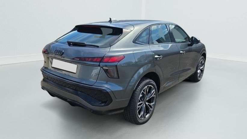 Aperçu du véhicule : E-HYBRID 272 CH S TRONIC 6 S LINE
