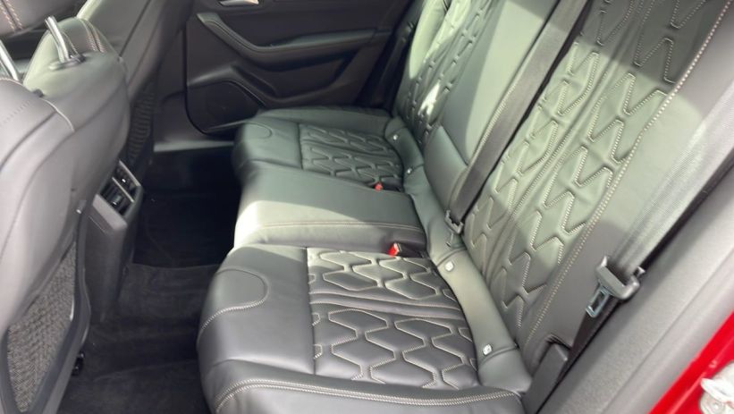 Aperçu du véhicule : Hybrid 225 e-EAT8 GT