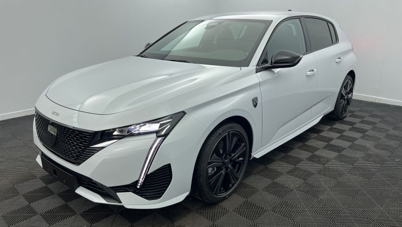 Aperçu du véhicule : BlueHDi 130ch S&S EAT8 GT GT Blanc Okénite avec 4500€ d'équipements inclus