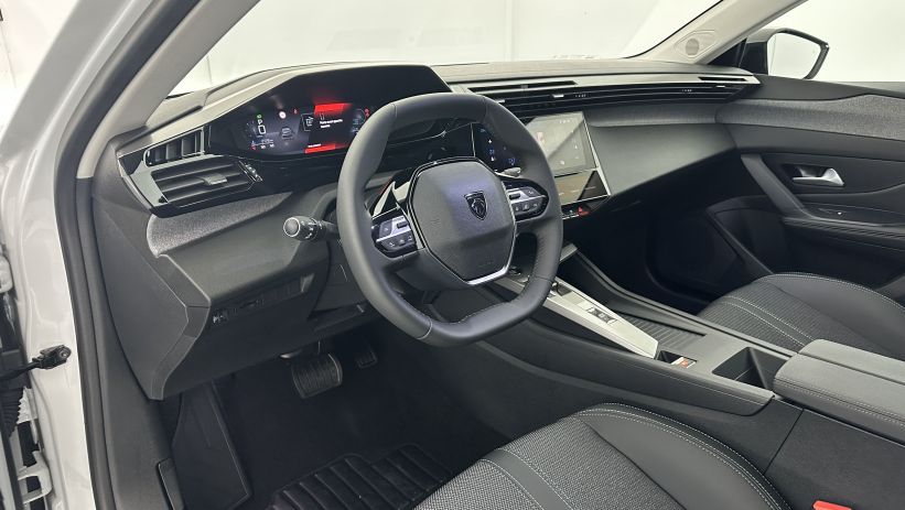 Aperçu du véhicule : III 1.2 Hybrid 145ch Allure e-DCS6