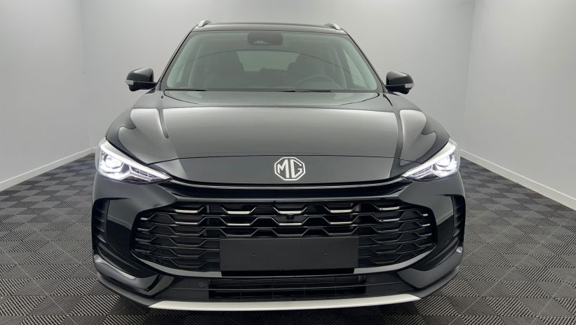 Aperçu du véhicule : 1.5 L Hybrid+ 197 ch Toit panoramique ouvrant Luxury Pebble Black avec 650€ d'équipements inclus