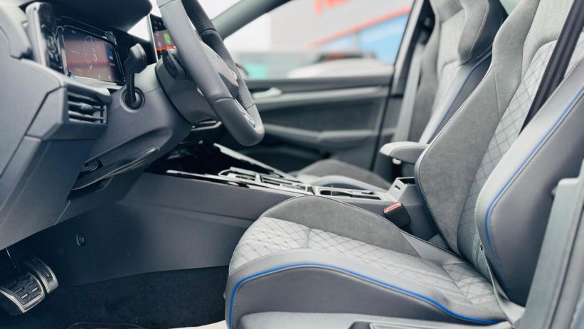 Aperçu du véhicule : R-LINE 2.0 TDI 150CV DSG7 + TOIT PANORAMIQUE + JA18 YORK + PACK HIVER + NEUF 0KM