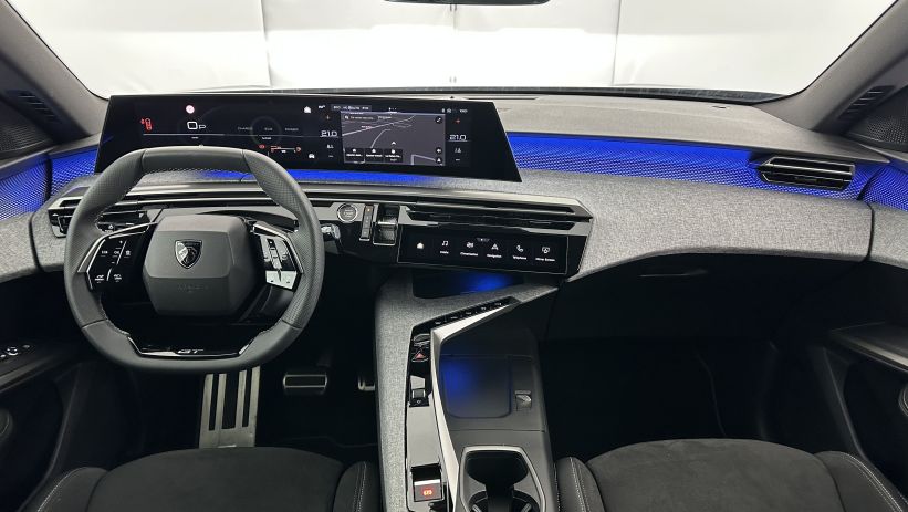 Aperçu du véhicule : III 1.2 Hybrid 145ch GT e-DCS6