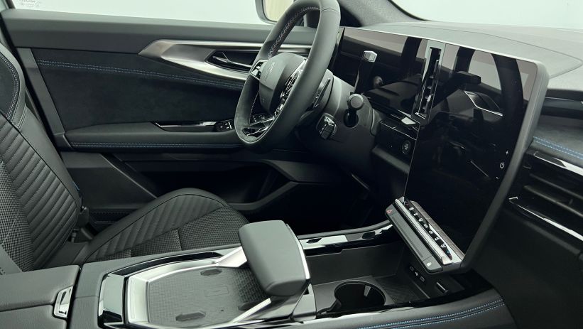 Aperçu du véhicule : full hybrid E-Tech 200 ch Esprit Alpine Gris Schiste Satin - Toit Noir Etoilé avec 5250€ d'équipements inclus