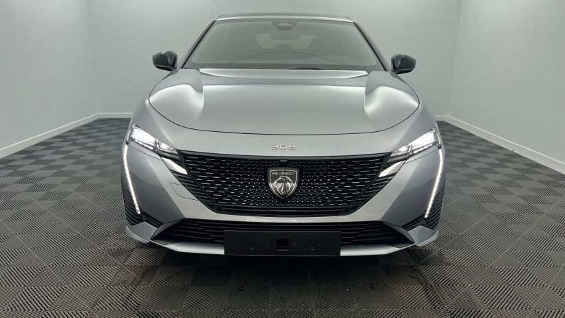 Aperçu du véhicule : BlueHDi 130ch S&S EAT8 GT GT Gris Artense avec 4500€ d'équipements inclus