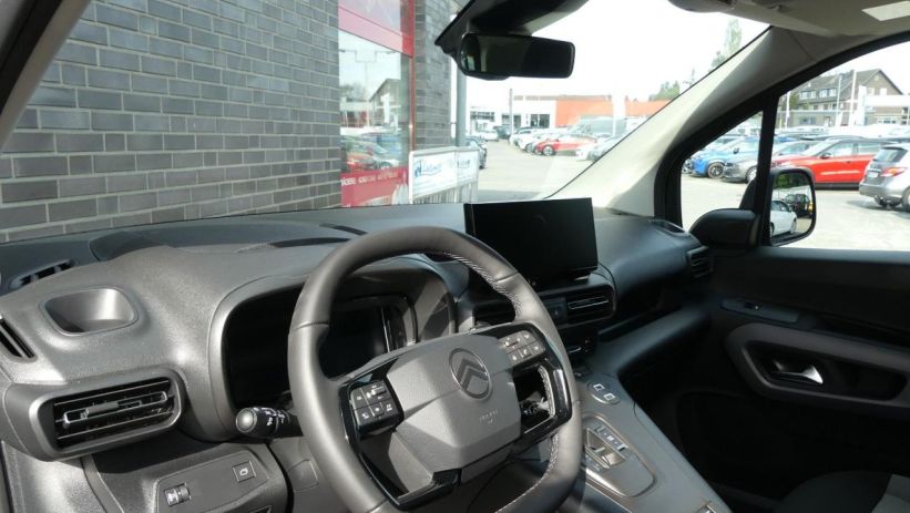 Aperçu du véhicule : MAX VP M 1.5 BLUEHDI 130CV EAT8 +PACK TECHNO + NAVIGATION ET MIRROR SCREEN + NEUF 0KM
