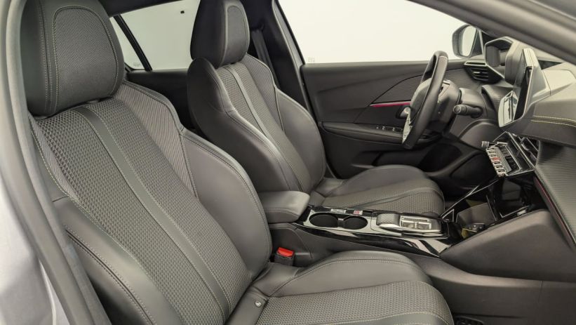 Aperçu du véhicule : 50 KWH 136CH GT