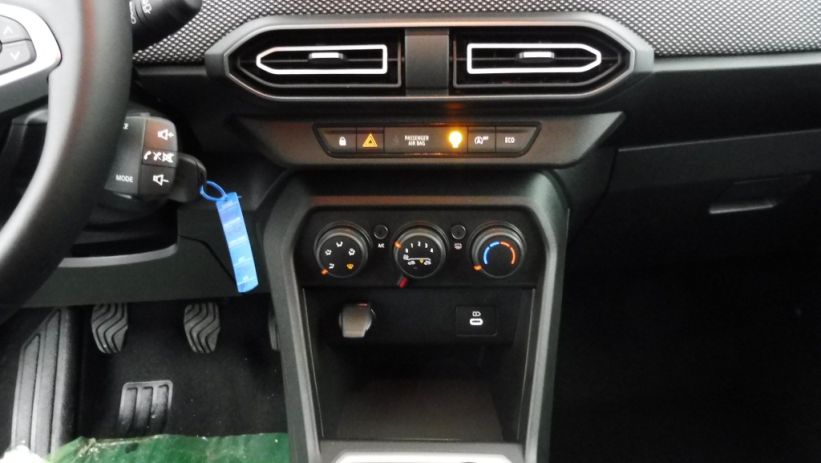 Aperçu du véhicule : 1.0 ECO-G 100CH EXPRESSION 7 PLACES -24