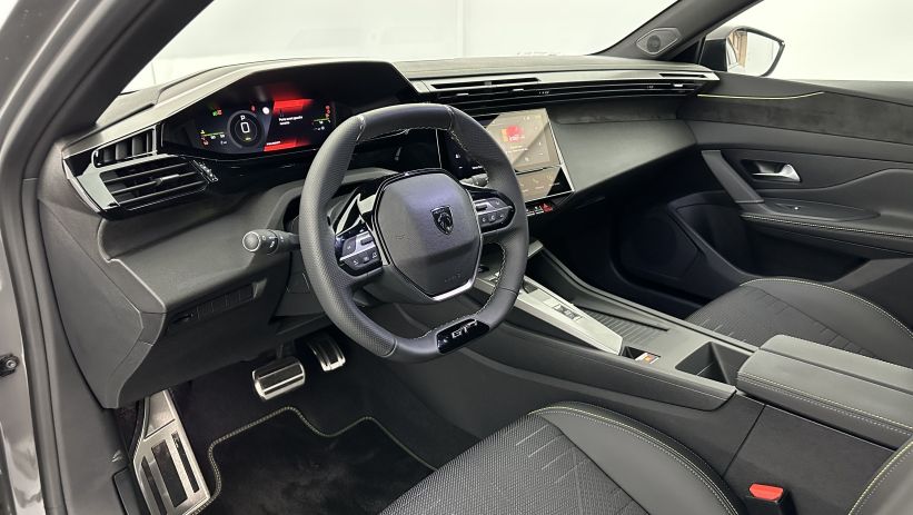 Aperçu du véhicule : III(2) 1.2 Hybrid 145ch GT e-DCS6