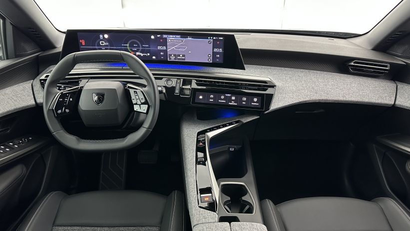 Aperçu du véhicule : III 1.2 Hybrid 145ch Allure e-DCS6