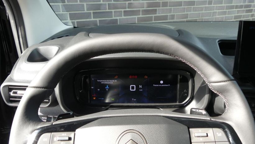 Aperçu du véhicule : MAX VP M 1.5 BLUEHDI 130CV EAT8 +PACK TECHNO + NAVIGATION ET MIRROR SCREEN + NEUF 0KM