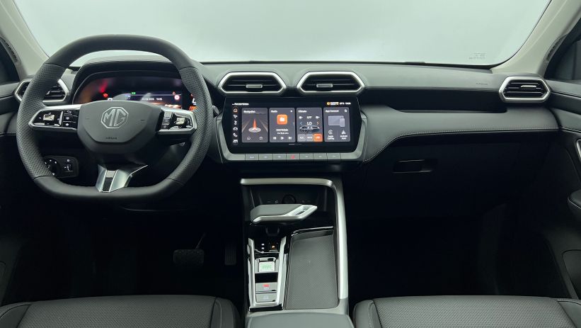 Aperçu du véhicule : 1.5 L Hybrid+ 197 ch Toit panoramique ouvrant Luxury Pebble Black avec 650€ d'équipements inclus