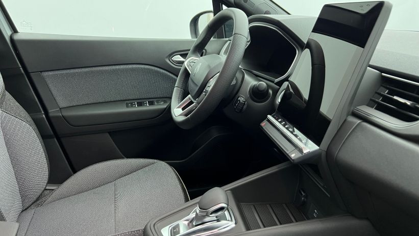 Aperçu du véhicule : E-Tech full hybrid 145 Techno Gris Cassiopée avec 1700€ d'équipements inclus