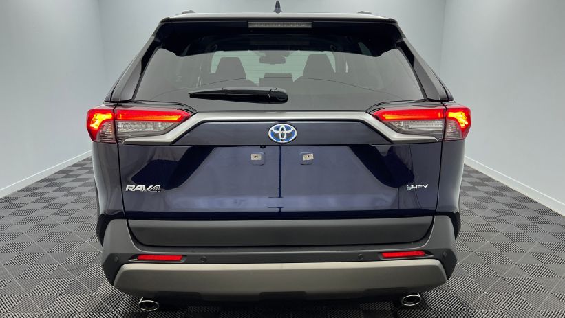 Aperçu du véhicule : Hybride 218 ch 2WD Dynamic Bleu de Prusse avec 2850€ d'équipements inclus