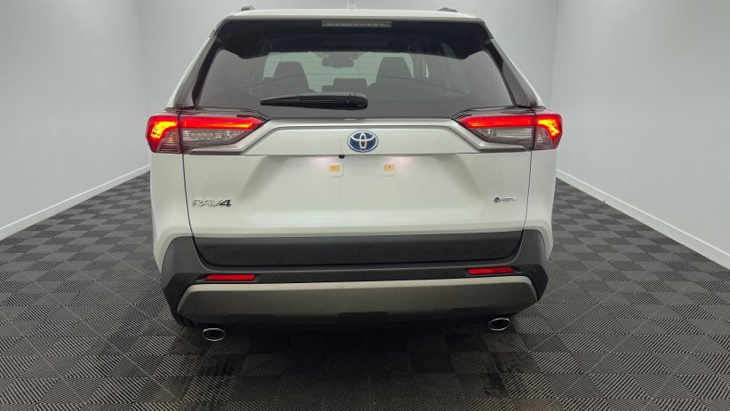 Aperçu du véhicule : Hybride 218 ch 2WD Dynamic Blanc Lunaire Nacré avec 3100€ d'équipements inclus