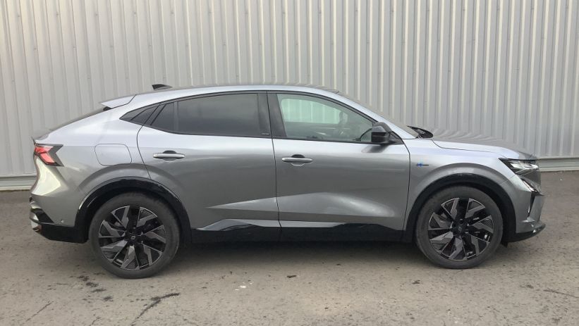 Aperçu du véhicule : RAFALE E-Tech full hybrid 200 ch esprit Alpine