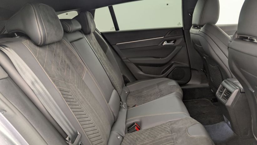 Aperçu du véhicule : Hybrid 180 e-EAT8 Allure