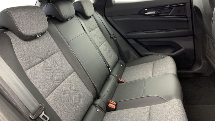 Aperçu du véhicule : FULL HYBRID E-TECH 200 CH EVOLUTION