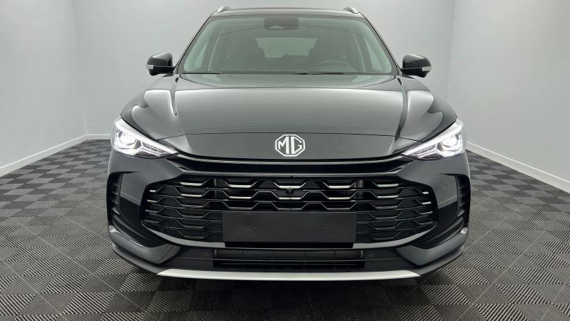 Aperçu du véhicule : 1.5 L Hybrid+ 197 ch Luxury Pebble Black avec 650€ d'équipements inclus