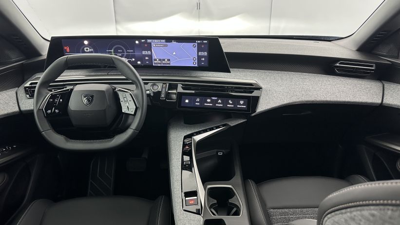 Aperçu du véhicule :  III 1.2 Hybrid 145ch Allure e-DCS6