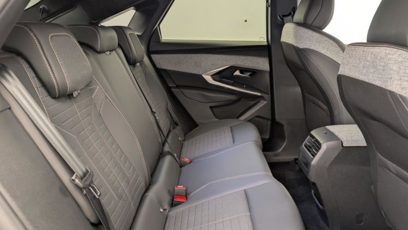 Aperçu du véhicule : HYBRID 136 E-DCS6 ALLURE