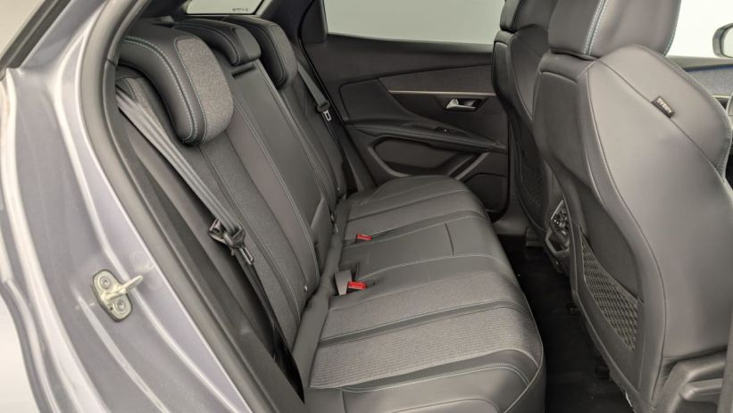 Aperçu du véhicule : Hybrid 225 e-EAT8 Allure Pack