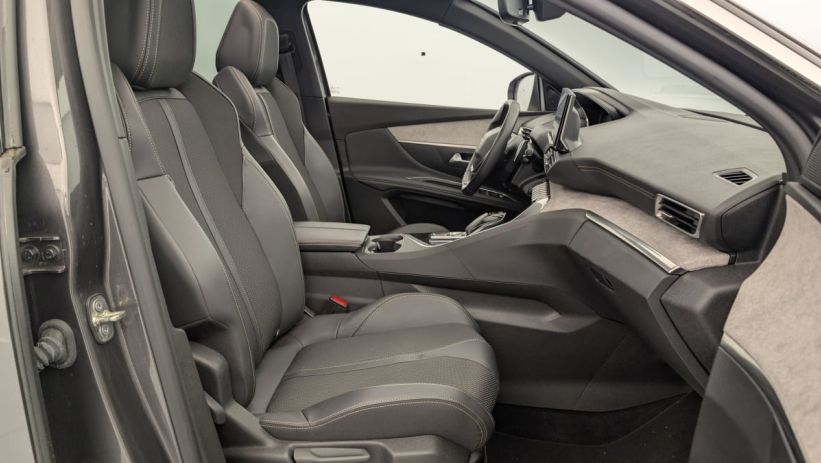 Aperçu du véhicule : Hybrid 225 e-EAT8 GT