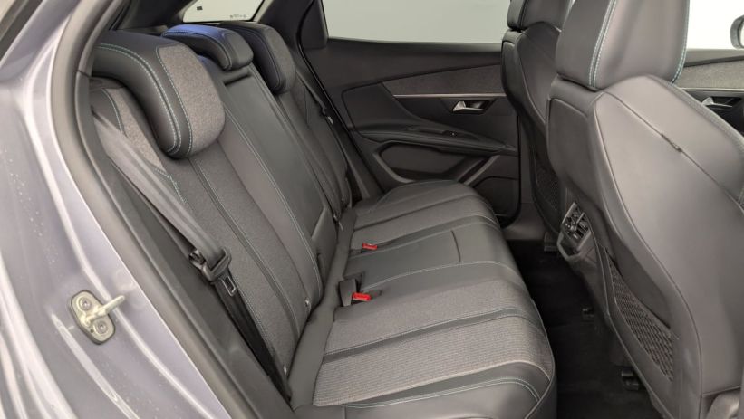 Aperçu du véhicule : Hybrid 225 e-EAT8 Allure Pack