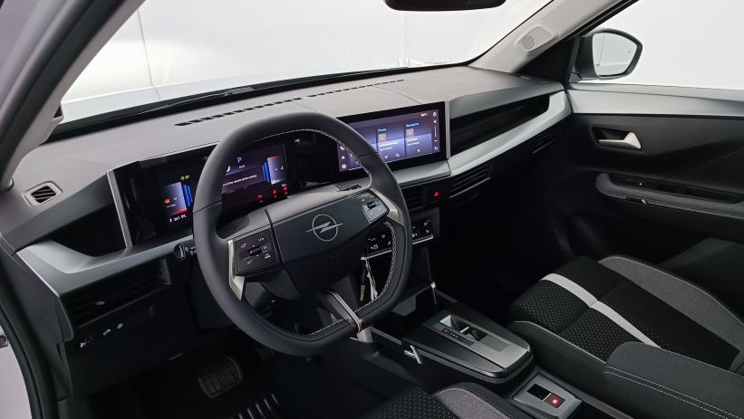 Aperçu du véhicule : 1.2 Turbo Hybrid 145ch GS e-DCT6 7PL