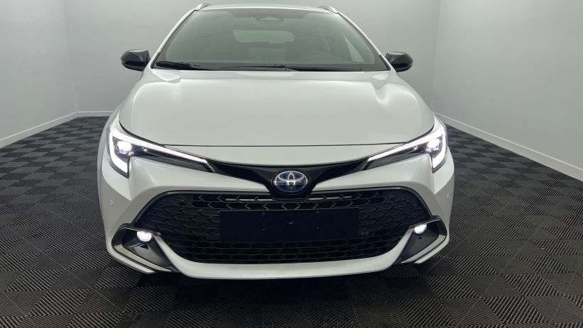 Aperçu du véhicule : Hybride 178ch Design Blanc Lunaire nacré avec 2590€ d'équipements inclus