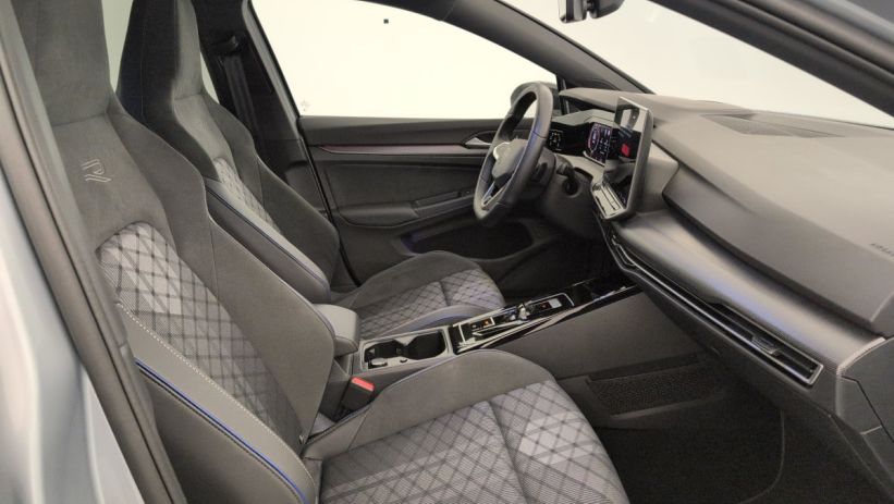 Aperçu du véhicule : 2.0 TDI 150 DSG7 R-LINE