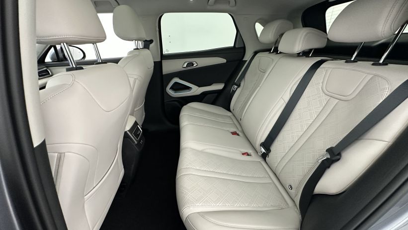 Aperçu du véhicule : 1.5 DM-i PHEV 212ch Boost