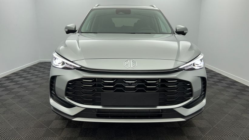 Aperçu du véhicule : 1.5 L Hybrid+ 197 ch Luxury Cosmic Silver avec 650€ d'équipements inclus