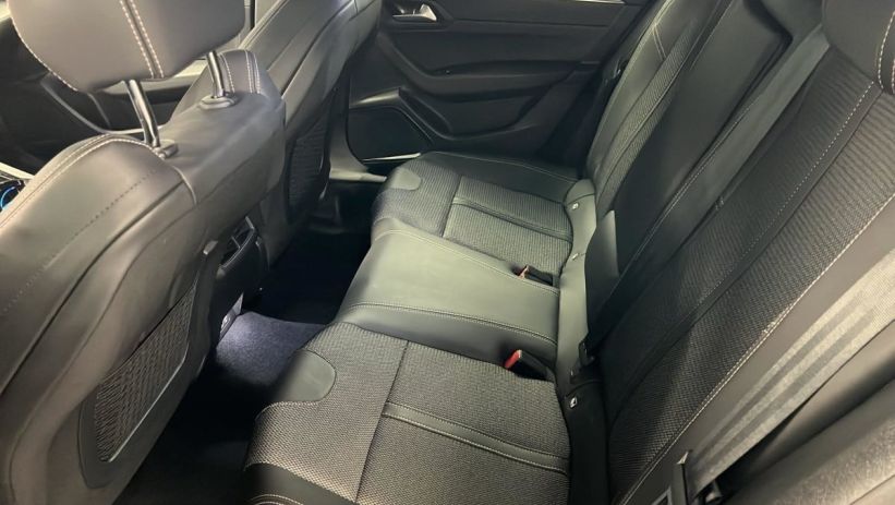 Aperçu du véhicule : Hybrid 225 e-EAT8 Allure