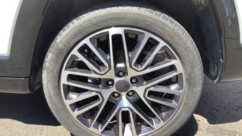 Aperçu du véhicule : COMPASS 1.5 Turbo T4 130 ch BVR7 e-Hybrid Summit