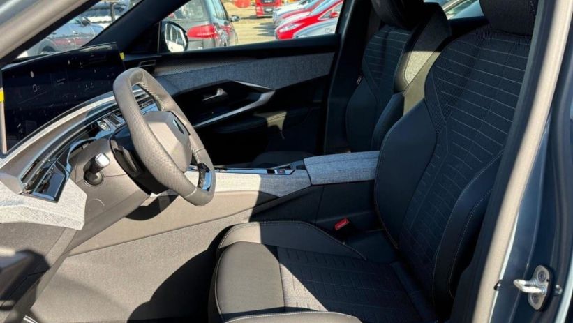 Aperçu du véhicule : 1.2 hybrid 145 gt e-dcs6