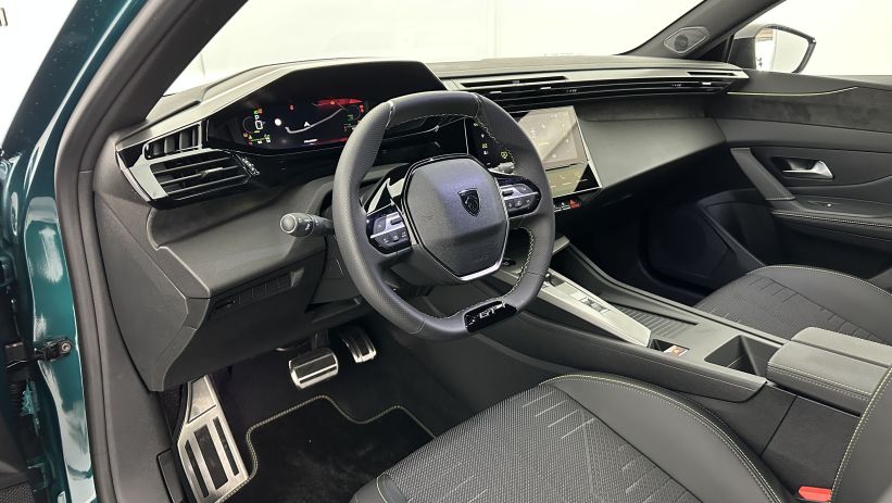 Aperçu du véhicule : III(2) 1.2 Hybrid 145ch GT e-DCS6