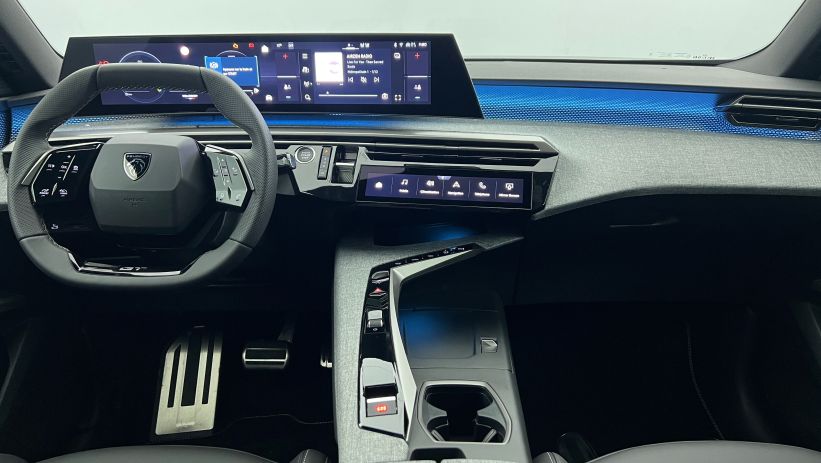 Aperçu du véhicule : Nouveau Hybrid 145 e-DCS6 GT Noir Perla Nera avec 4000€ d'équipements inclus