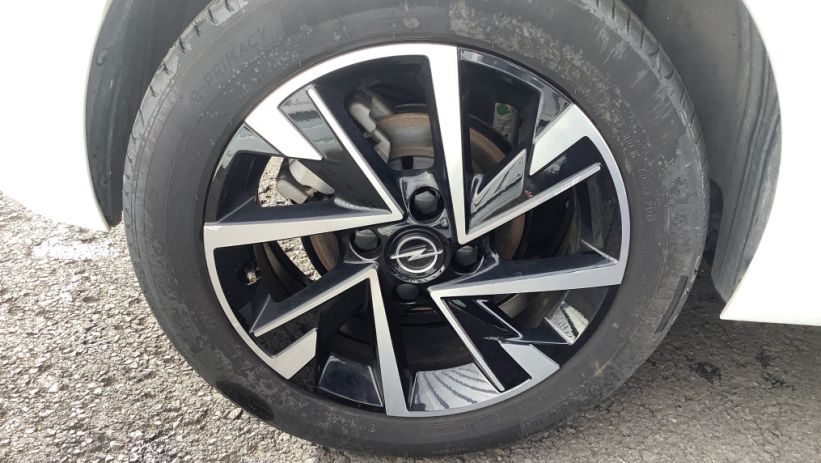 Aperçu du véhicule : CORSA 1.2 Turbo 100 ch BVM6 GS